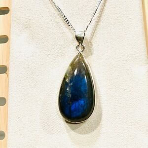 Elegant Labradorite Teardrop Pendant in Italy Silver Necklace